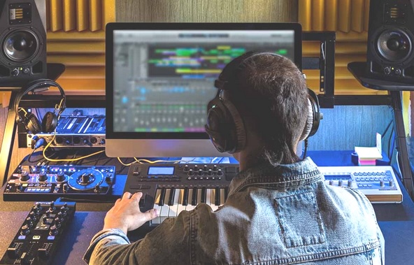 Studio — console et monitoring